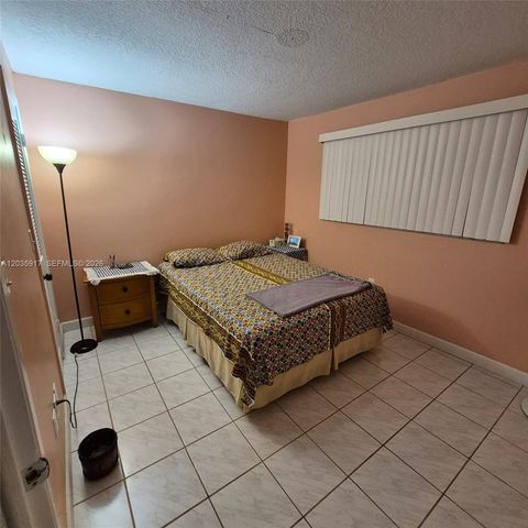 8460 Sunrise Lakes Blvd 210, Sunrise, FL 33322