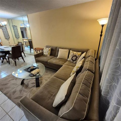 8460 Sunrise Lakes Blvd 210, Sunrise, FL 33322