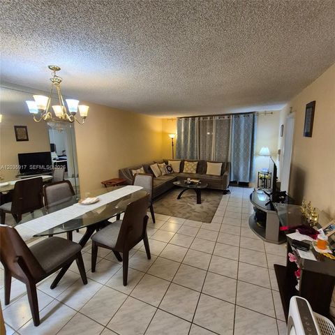 8460 Sunrise Lakes Blvd 210, Sunrise, FL 33322