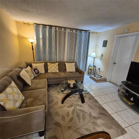 8460 Sunrise Lakes Blvd 210, Sunrise, FL 33322