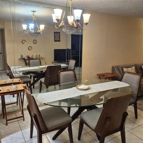 8460 Sunrise Lakes Blvd 210, Sunrise, FL 33322