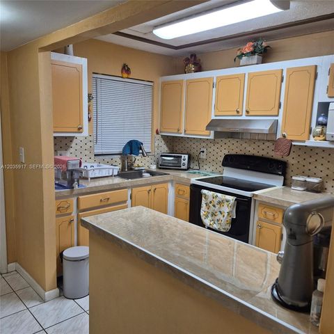 8460 Sunrise Lakes Blvd 210, Sunrise, FL 33322
