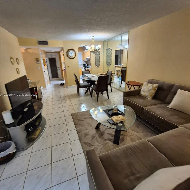 8460 Sunrise Lakes Blvd 210, Sunrise, FL 33322