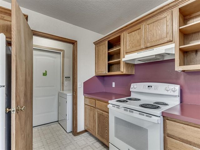 1924 Parkside Drive, Moore, OK 73160