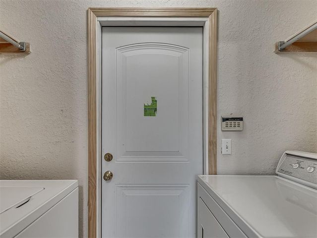 1924 Parkside Drive, Moore, OK 73160