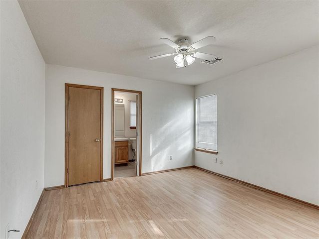 1924 Parkside Drive, Moore, OK 73160