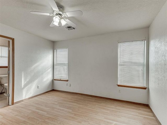 1924 Parkside Drive, Moore, OK 73160