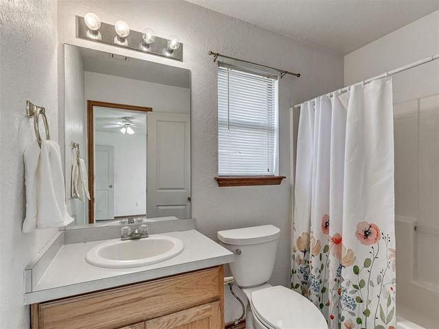 1924 Parkside Drive, Moore, OK 73160