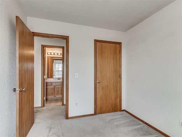 1924 Parkside Drive, Moore, OK 73160