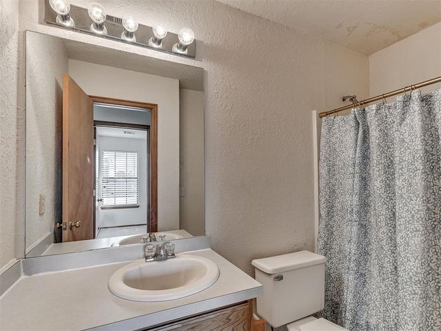 1924 Parkside Drive, Moore, OK 73160