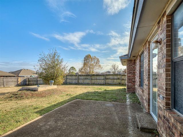 1924 Parkside Drive, Moore, OK 73160
