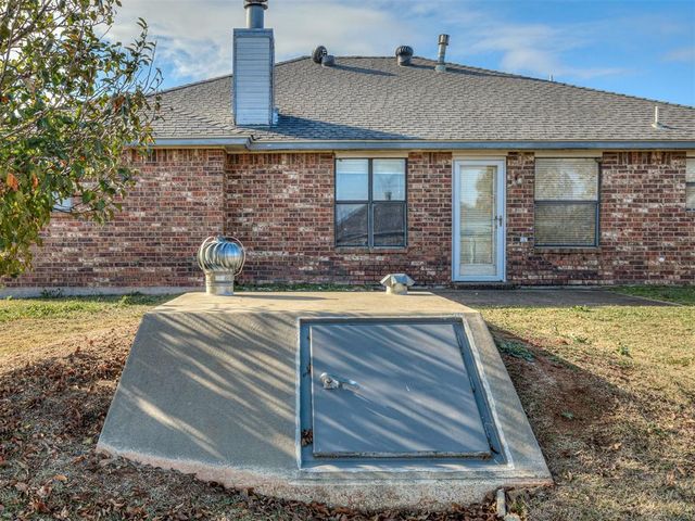 1924 Parkside Drive, Moore, OK 73160