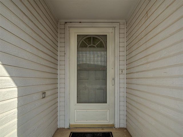 1924 Parkside Drive, Moore, OK 73160