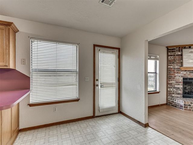 1924 Parkside Drive, Moore, OK 73160