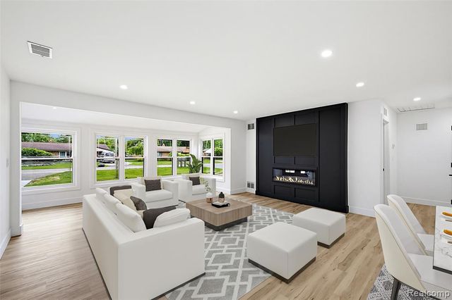 2486 Lafay Drive, West Bloomfield, MI 48324