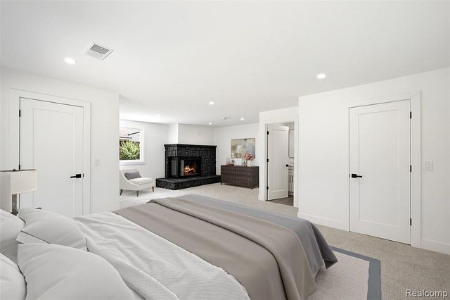 2486 Lafay Drive, West Bloomfield, MI 48324