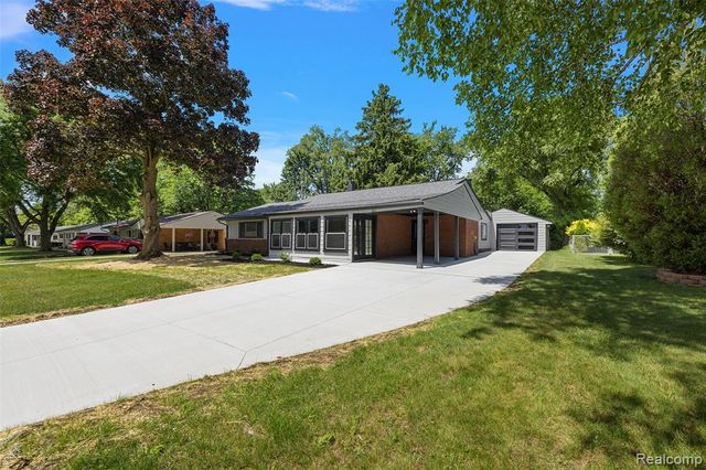 2486 Lafay Drive, West Bloomfield, MI 48324
