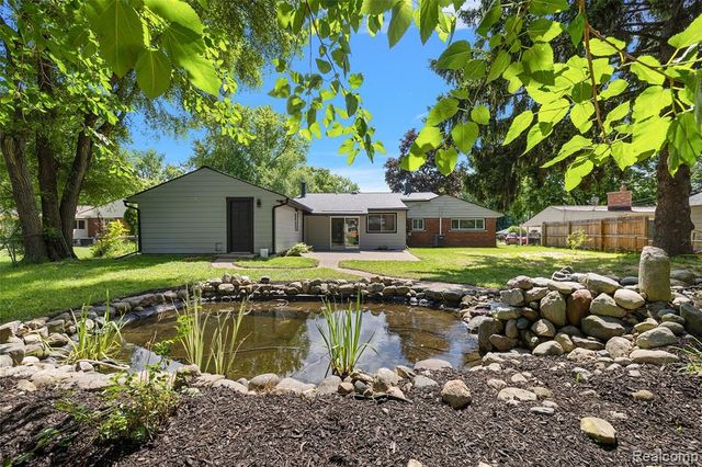 2486 Lafay Drive, West Bloomfield, MI 48324
