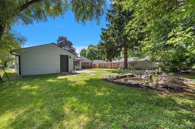 2486 Lafay Drive, West Bloomfield, MI 48324