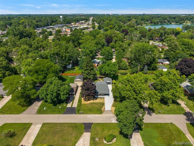 2486 Lafay Drive, West Bloomfield, MI 48324