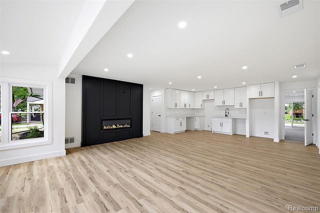 2486 Lafay Drive, West Bloomfield, MI 48324