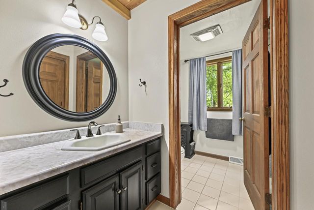 S48W34444 Rue Chantilly, Dousman, WI 53118