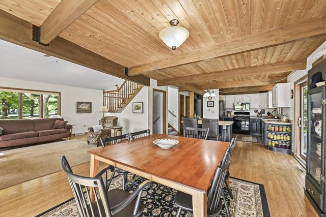 S48W34444 Rue Chantilly, Dousman, WI 53118