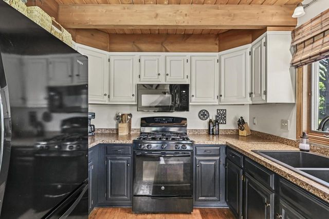 S48W34444 Rue Chantilly, Dousman, WI 53118