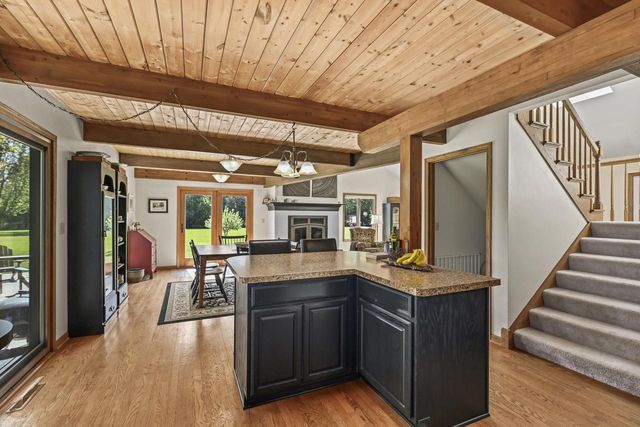 S48W34444 Rue Chantilly, Dousman, WI 53118