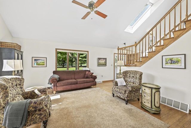 S48W34444 Rue Chantilly, Dousman, WI 53118