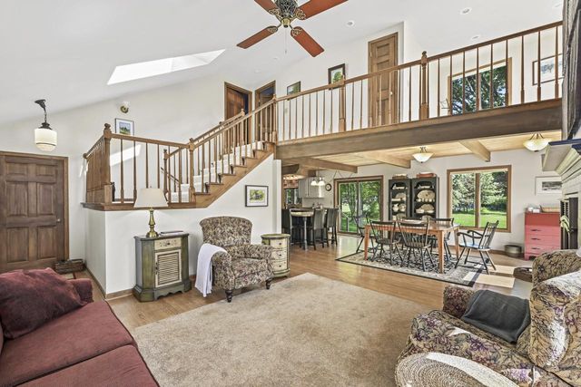 S48W34444 Rue Chantilly, Dousman, WI 53118