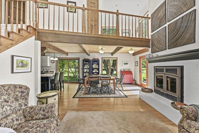 S48W34444 Rue Chantilly, Dousman, WI 53118