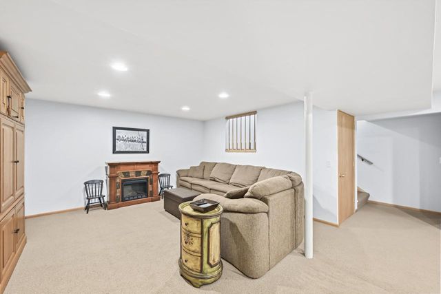 S48W34444 Rue Chantilly, Dousman, WI 53118