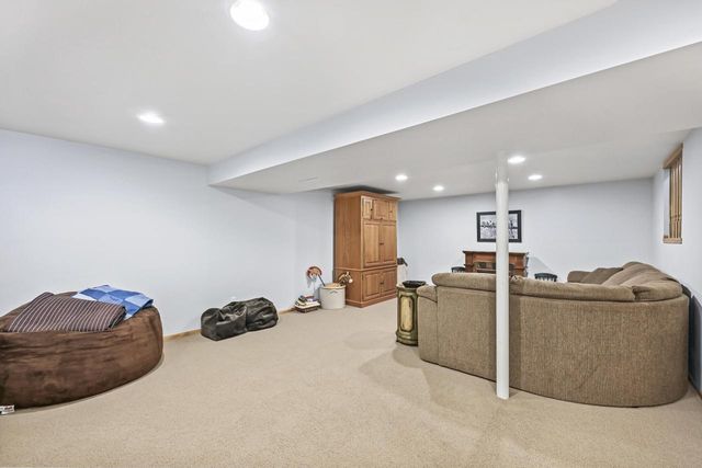 S48W34444 Rue Chantilly, Dousman, WI 53118