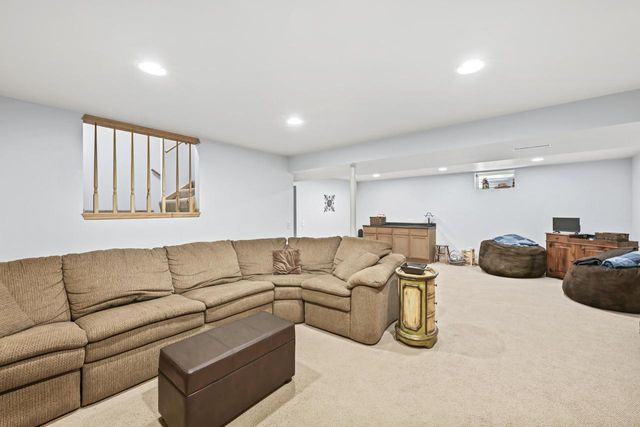S48W34444 Rue Chantilly, Dousman, WI 53118