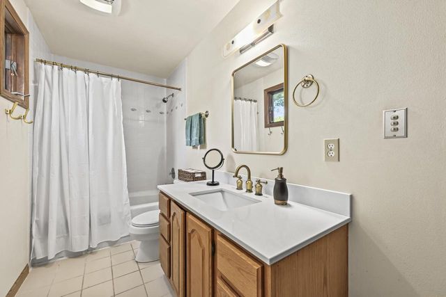 S48W34444 Rue Chantilly, Dousman, WI 53118