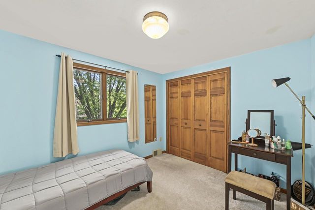 S48W34444 Rue Chantilly, Dousman, WI 53118