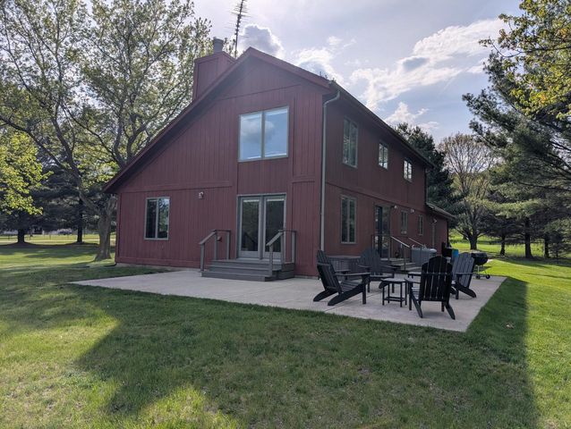 S48W34444 Rue Chantilly, Dousman, WI 53118