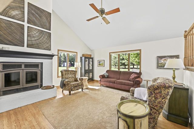 S48W34444 Rue Chantilly, Dousman, WI 53118