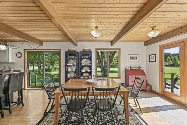 S48W34444 Rue Chantilly, Dousman, WI 53118