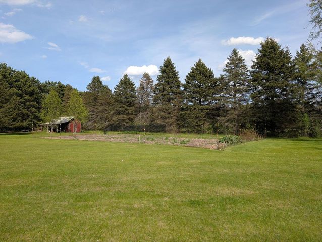S48W34444 Rue Chantilly, Dousman, WI 53118