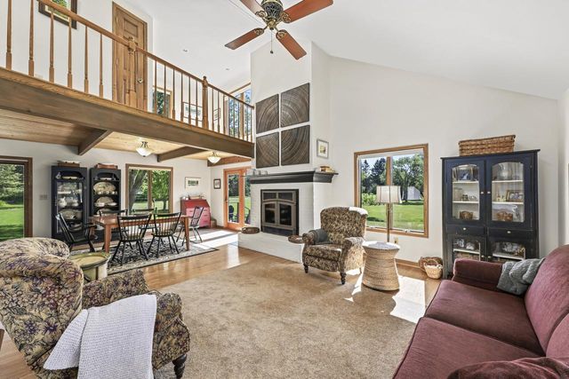 S48W34444 Rue Chantilly, Dousman, WI 53118