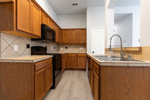1312 Piedmont Drive, Mansfield, TX 76063