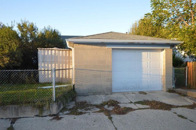 2235 W Tripoli AVENUE, Milwaukee, WI 53221