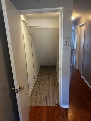 1301 E 75th Street B, Chicago, IL 60619