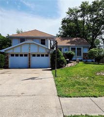 1813 Place Liberte Drive, Liberty, MO 64068