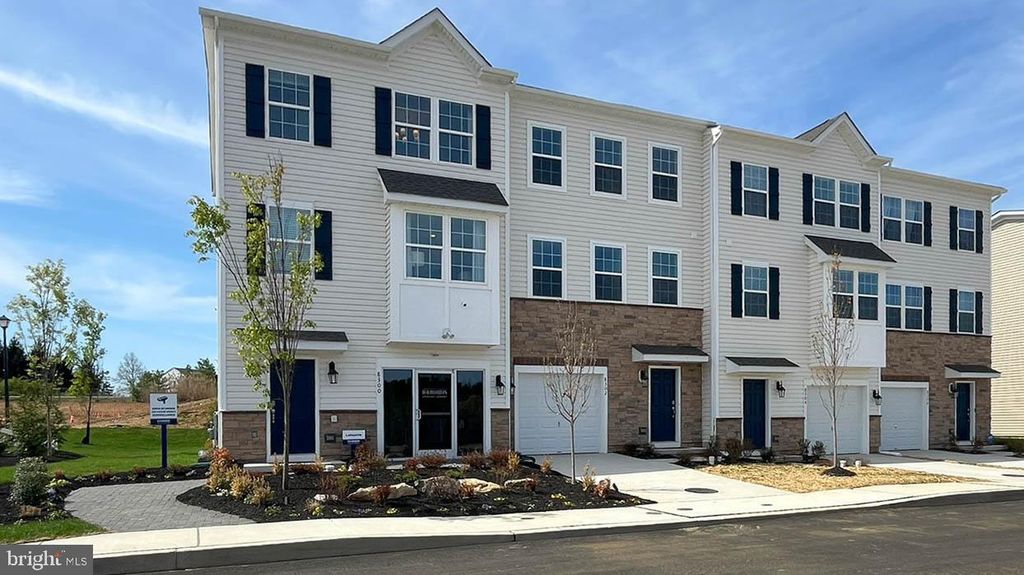 207 INDEPENDENCE COURT, Sellersville, PA 18960