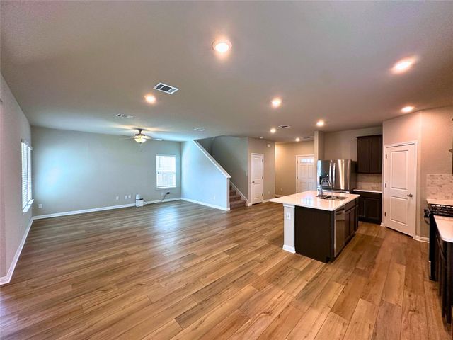 111 Magnolia Ranch LN, Hutto, TX 78634