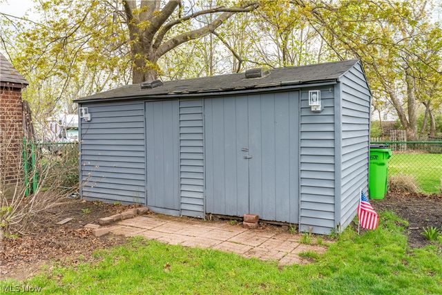 350 Lindy Lane Avenue NW, North Canton, OH 44720