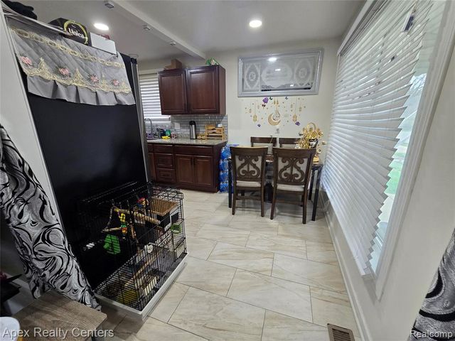 6320 Saint Marys Street, Detroit, MI 48228